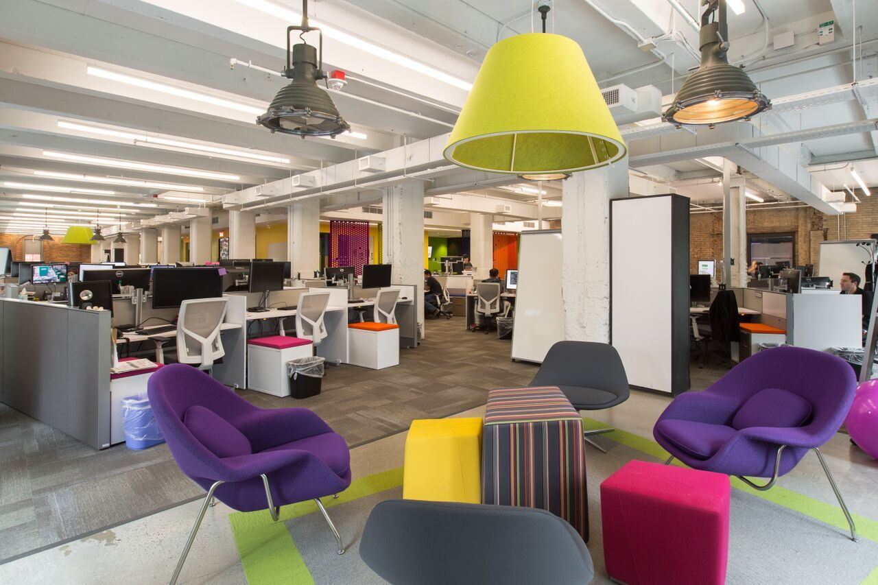 办公室设计采用潮流的配色方案，提高员工的幸福指数！