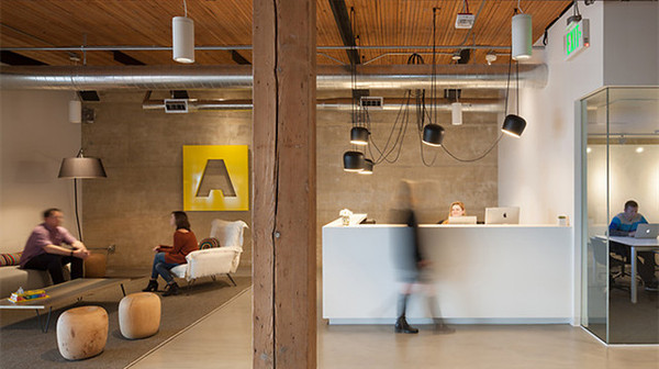 办公室设计公司用旧厂房改造出开放式办公区
