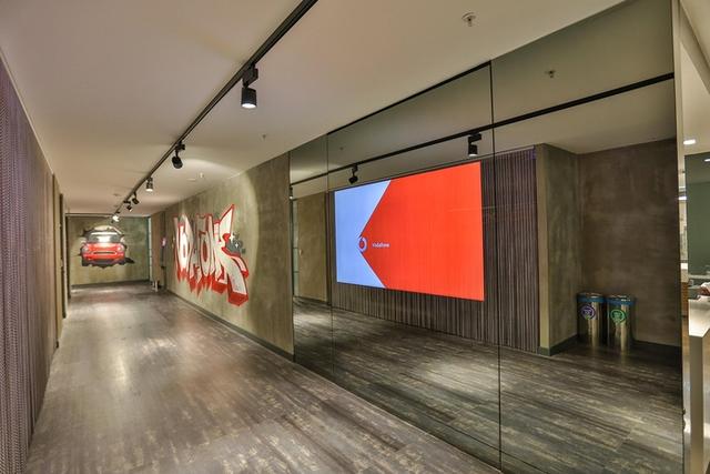 办公空间：土耳其沃达丰现代风格办公室设计