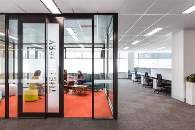 办公空间：墨尔本在线教育公司现代风格办公室