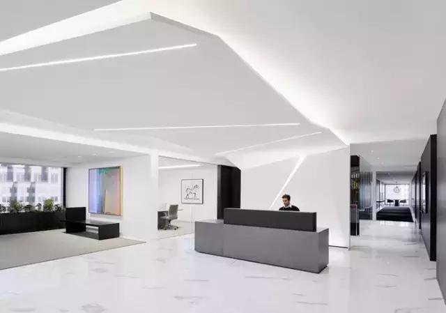 只有黑、白、灰三种颜色的办公室？——极简主义的设计哲学