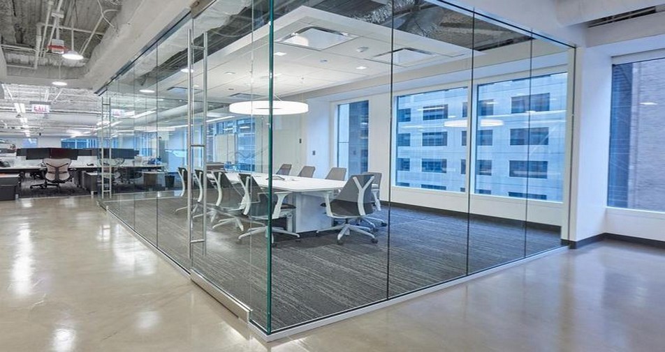 办公楼玻璃隔断上面的隔墙怎么做 ?